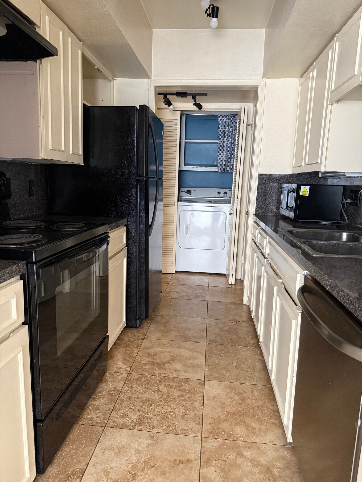 Building Photo - 2704 San Pedro St