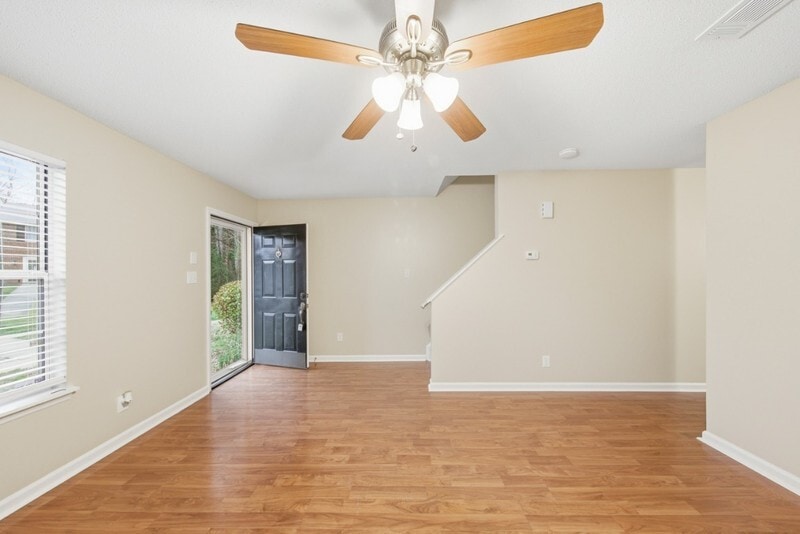 Building Photo - 10 Hartford Ct