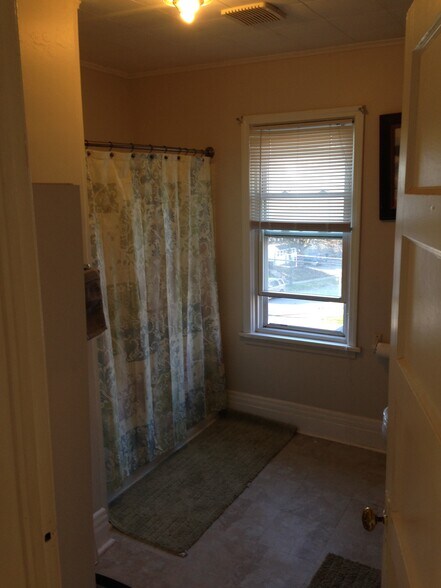 Building Photo - 203 Hillside Ave