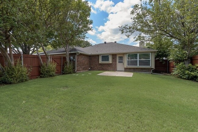 Building Photo - 2618 Trumpet Dr