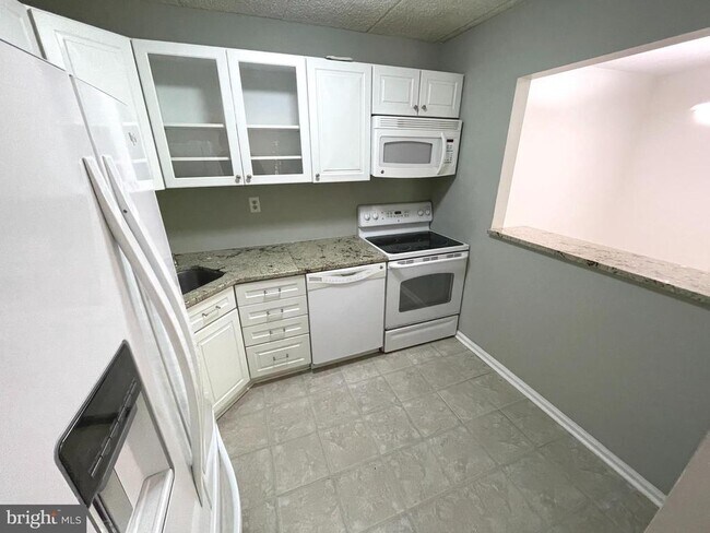 Building Photo - 62 Le Forge Ct