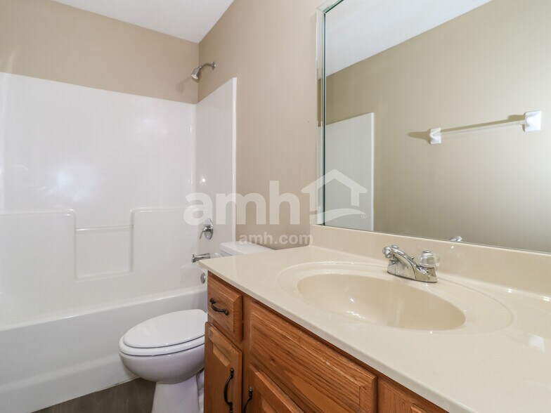 Building Photo - 5664 Tulip Grove Dr