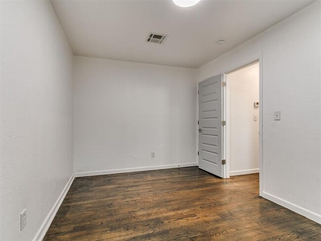 Building Photo - 1338 South Dr