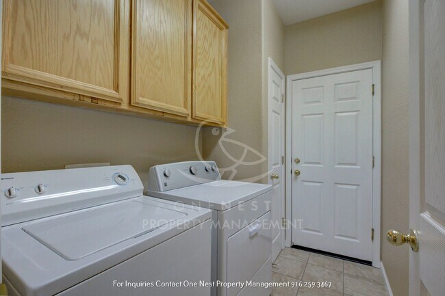 Building Photo - Beautiful 4 BD 2 BA Lincoln Home