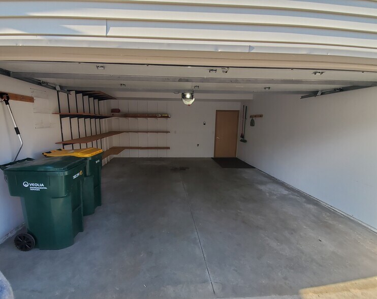Garage - 967 Roseland Dr