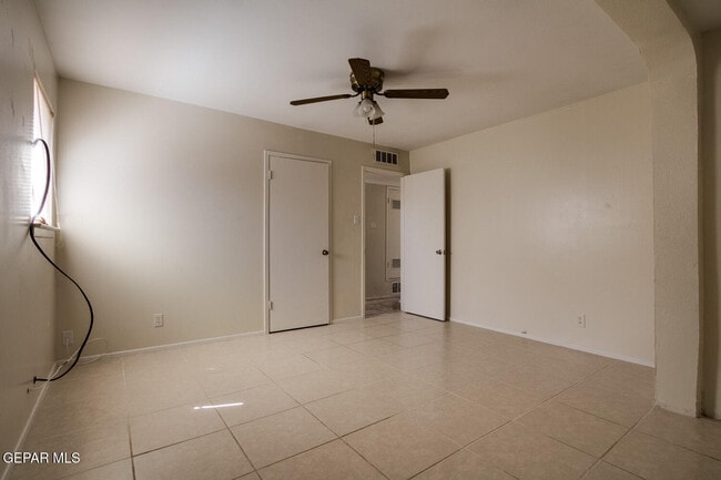 Building Photo - 5729 Waldorf Dr