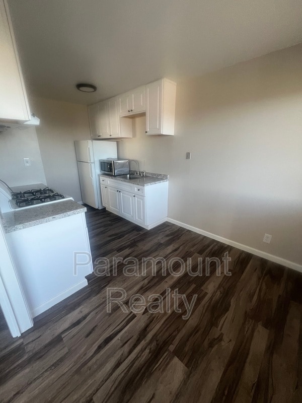 Building Photo - 25648 Spring Dr