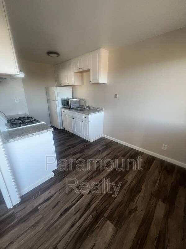 Building Photo - 25684 Spring Dr