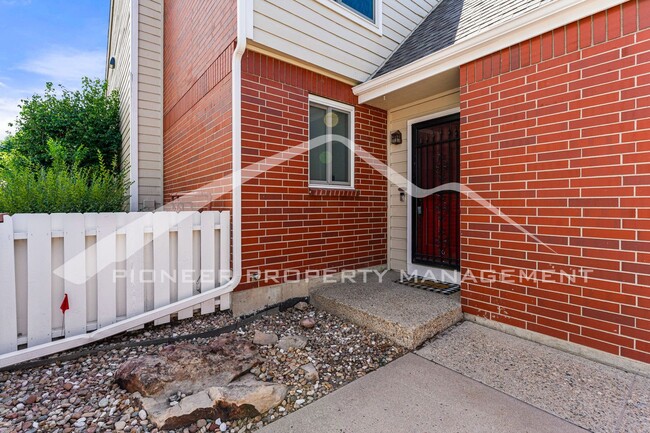 Building Photo - Spacious Condo with Patio and Central AC