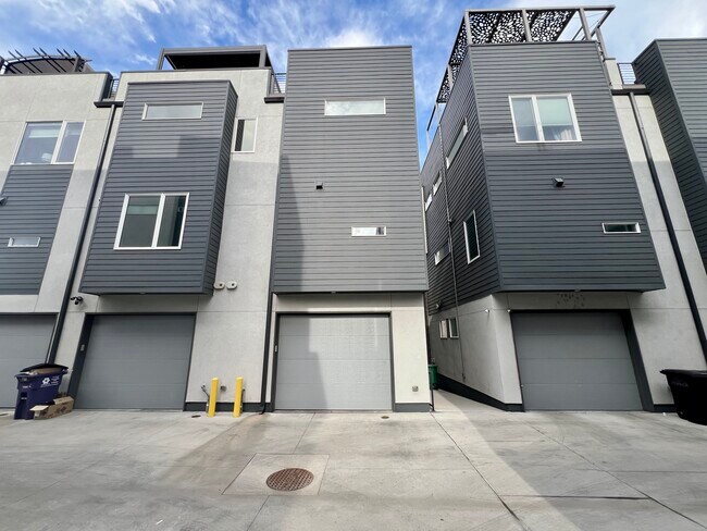 Building Photo - 1581 Grove St