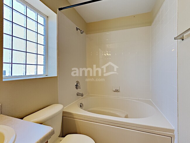 Building Photo - 4995 Fundy St