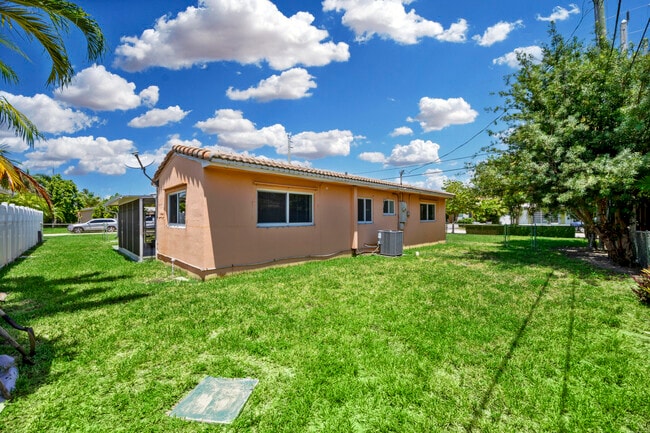 Building Photo - 4511 Sea Grape Dr