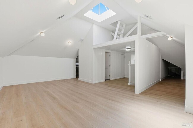 Building Photo - 172 Bella Vista Ave