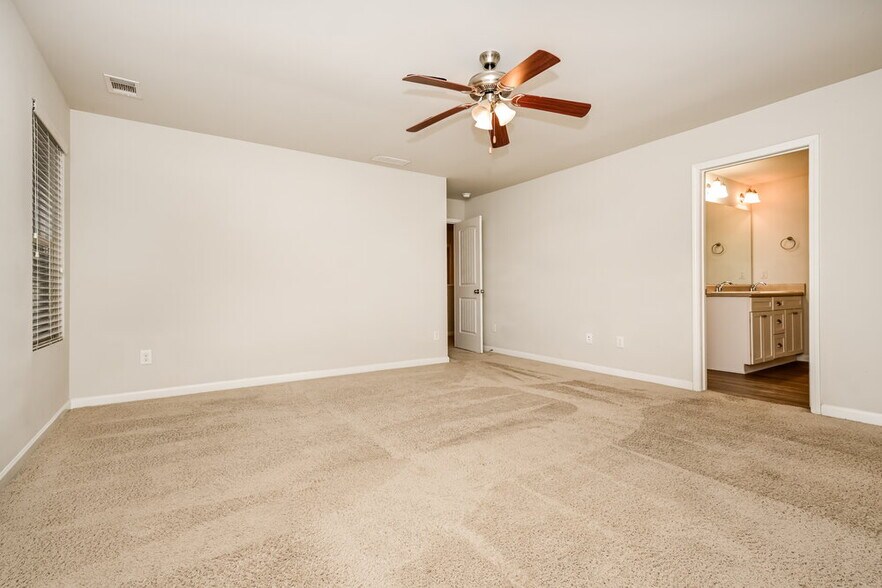 Building Photo - 405 Invector Ct