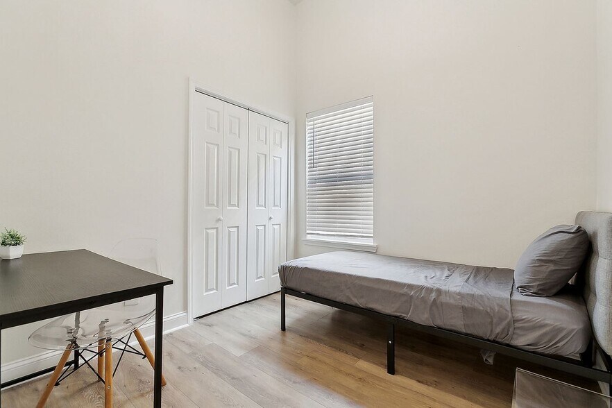 Building Photo - 2548 N Galvez St