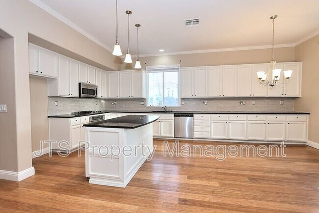 Building Photo - 2040 San Esteban Cir