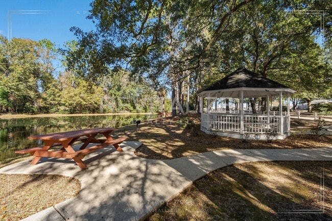 Building Photo - Beautiful 4-Bed 2-Bath Home on Corner Lot in Gated Community