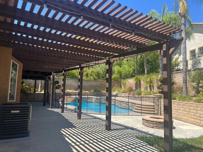 Building Photo - 4 Bedroom/2.5 Bath Home with Pool in Chino...