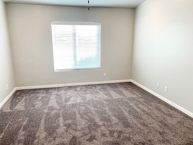 Building Photo - Beautiful 3-BR Home in Washington Fields