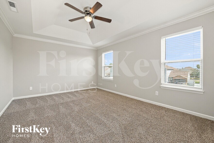 Building Photo - 817 Alexander Commons Dr