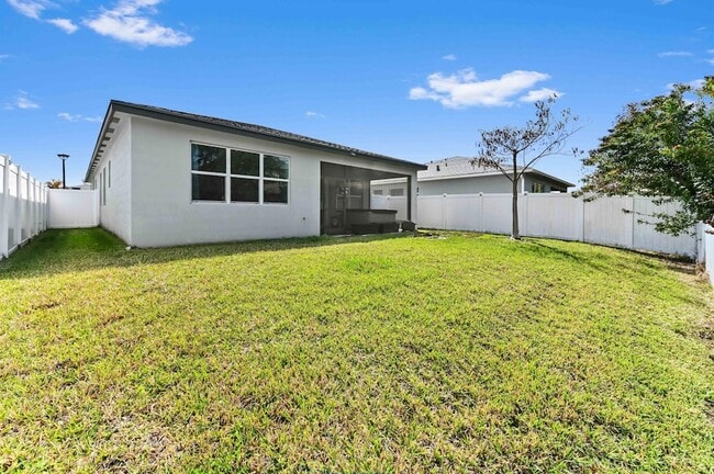 Building Photo - 11381 SW Lyra Dr.