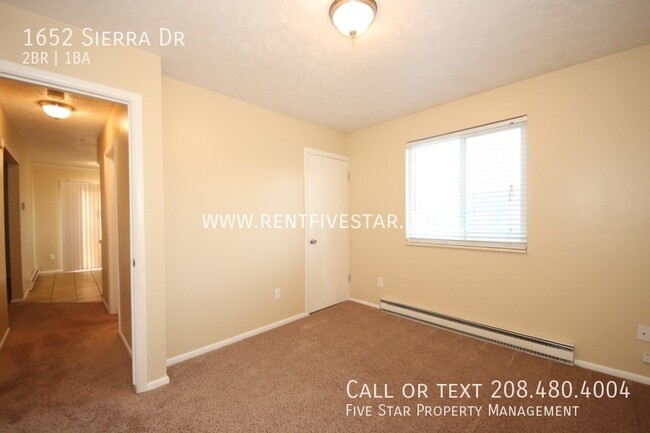 Building Photo - 2 Bedroom 1 Bathroom Apartment in Great Ne...