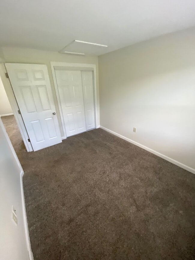 Building Photo - 2 Bedroom Apartment for Rent in Rochester, NH!