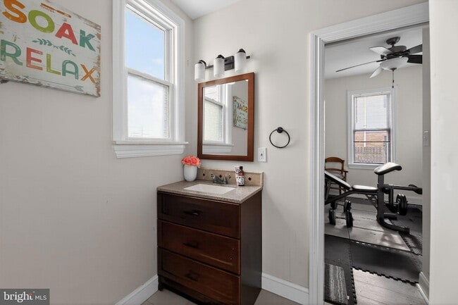 Building Photo - 810 Central Ave