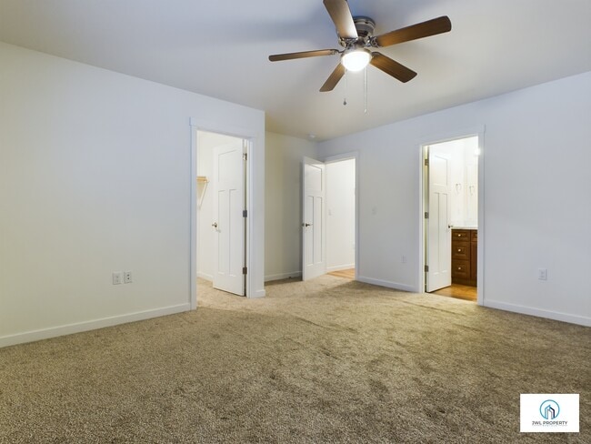 Building Photo - 301 N Santa Claus Ln