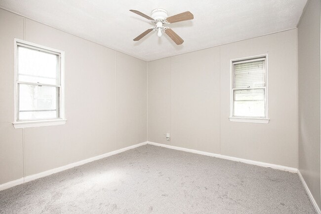 Building Photo - 3 BED 1 BATH BEAUTIFUL SINGLE FAMILY HOME ...