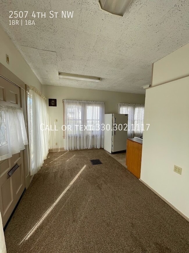 Building Photo - One bedroom one bathroom home for rent