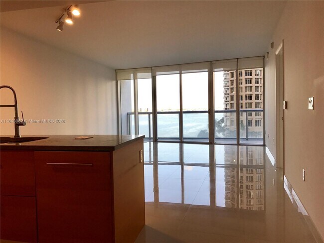 Building Photo - 465 Brickell Ave