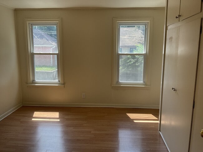 Building Photo - 313 E Burd St