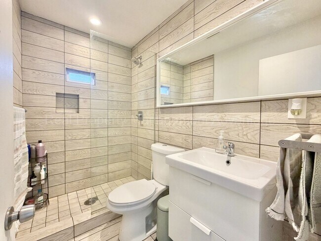 Building Photo - Fully Updated Two Bedroom with Contemporary Style and Comfort Throughout!