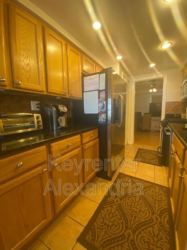 Building Photo - 5923 Kara Pl