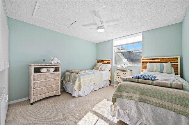 Building Photo - 301 Mainsail Cir