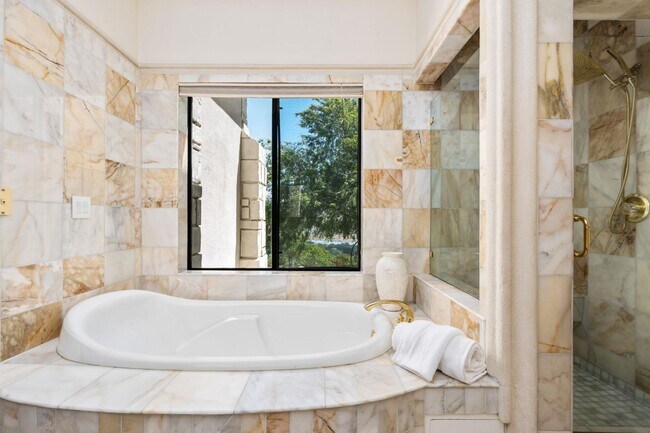 Building Photo - 14215 Killarney Dr