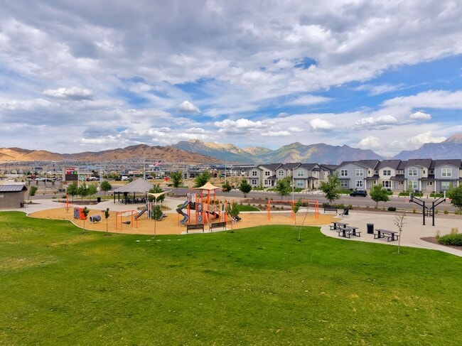 Building Photo - Spacious 3 Bed, 2 Bath Condo in The Exchange – Lehi, UT