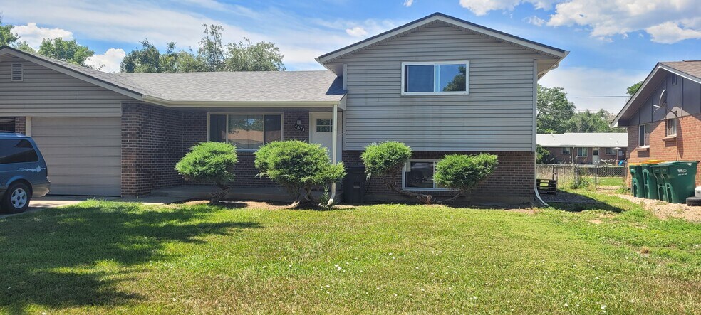 Primary Photo - 4675 Holland St