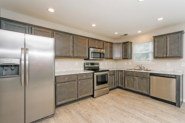 Building Photo - 1961 Drummond Dr