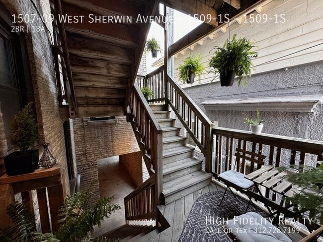 Building Photo - 1507 W Sherwin Ave