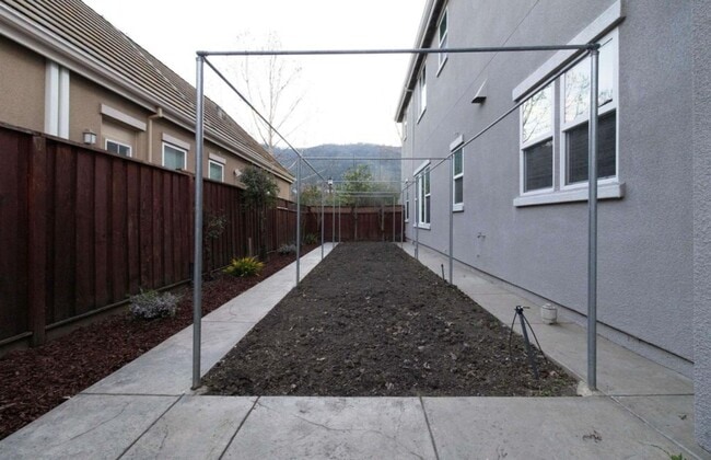 Building Photo - Pleasanton Ridge 5 bed/5 bath, Solar, Amen...