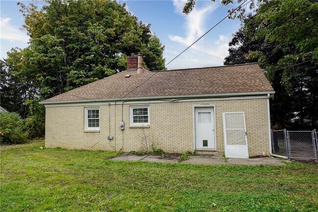 Building Photo - 4539 Dewey Ave