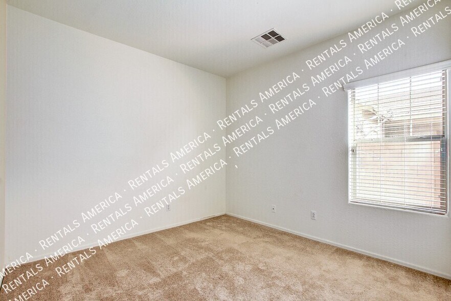 Building Photo - 935 E Blue Spruce Ln