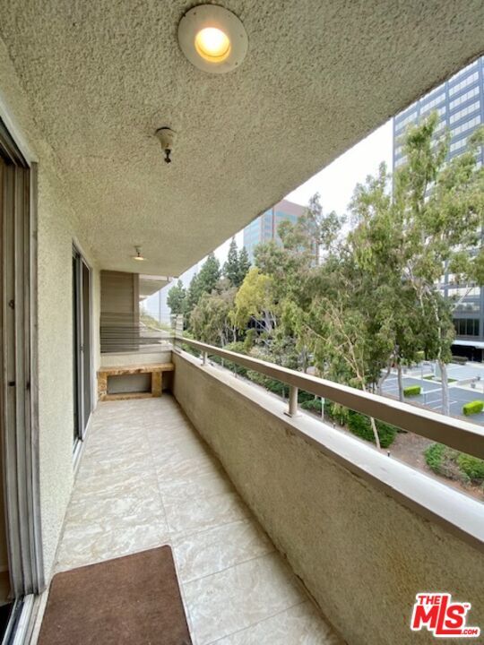 Building Photo - 10960 Ashton Ave