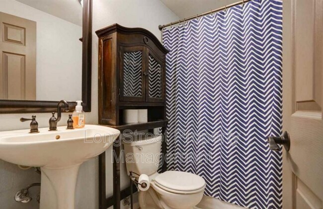 Building Photo - 3937 SW Neer Ave