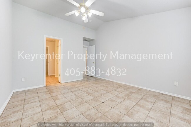 Building Photo - Cute 3BD/2BTH Duplex in Central East Norman!