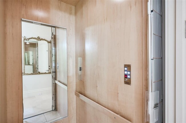 Building Photo - 3868 Olympia Dr