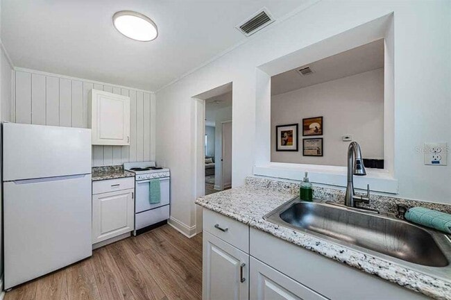 Building Photo - 1233 Sedeeva Cir S