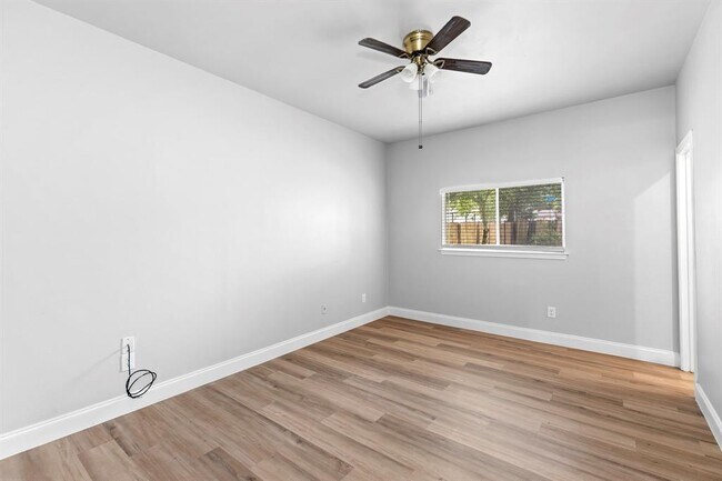 Building Photo - 1207 York Castle Dr